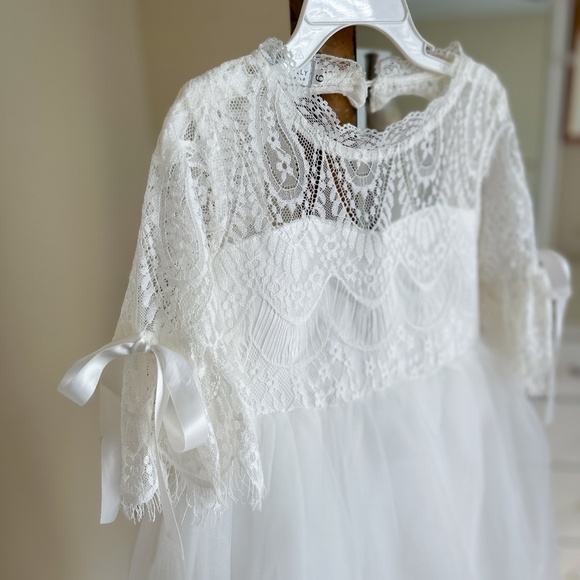 Trish Scully White Flower Girl or Communion Dress Size 6 - Picture 2 of 5